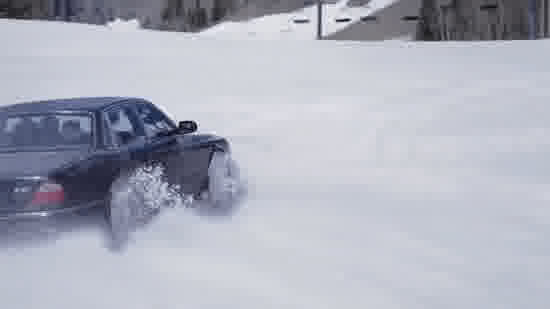 The Grand Tour Skiing in Jags GOiDnI2mXWc 